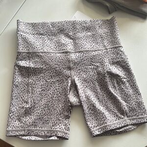 NWT Athleta Salutation Stash Pocket II Printed 7” Short